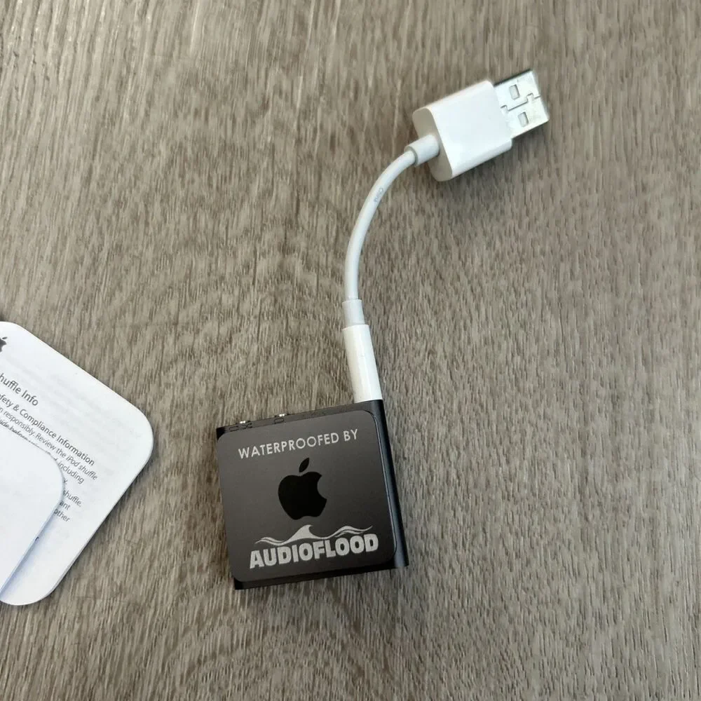 Apple iPod Shuffle 4th Generation Black 2 GB w/ USB Dongle No Power PARTS READ